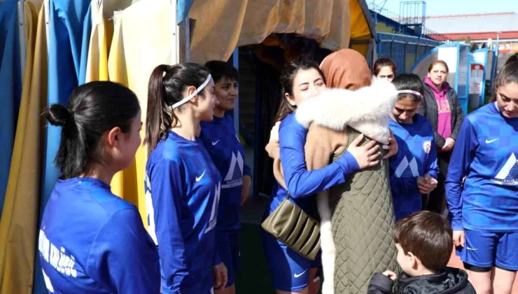 Ağrı Aile ve Sosyal Politikalar Gençlik ve Spor Kulübü Kadın Futbol Takımı, Kristal Ayaklar Ödül Töreni’nde yer alacak